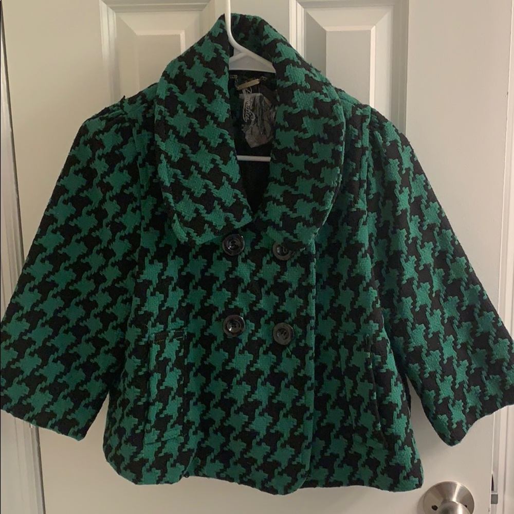 Cropped green and black houndstooth coat